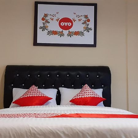 Oyo 1053 Angelyn Home Stay Medan Esterno foto