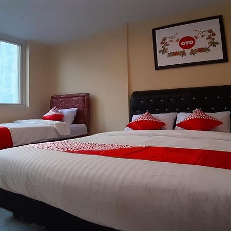 Oyo 1053 Angelyn Home Stay Medan Esterno foto