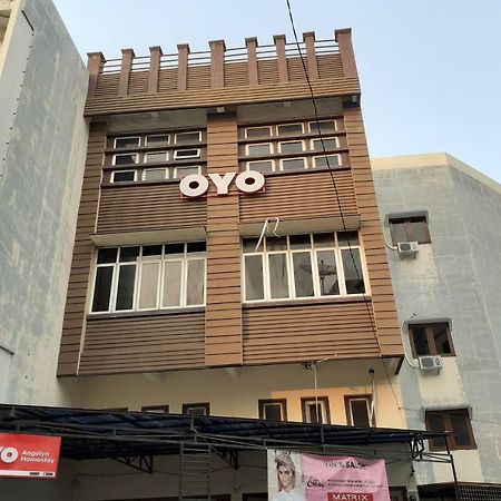 Oyo 1053 Angelyn Home Stay Medan Esterno foto