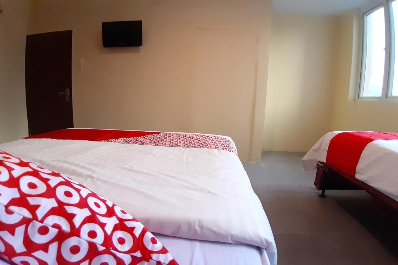 Oyo 1053 Angelyn Home Stay Medan Esterno foto