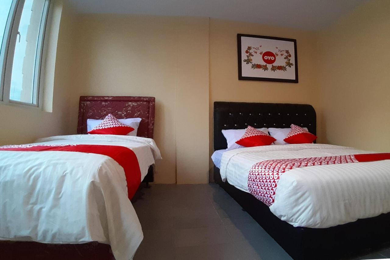 Oyo 1053 Angelyn Home Stay Medan Esterno foto