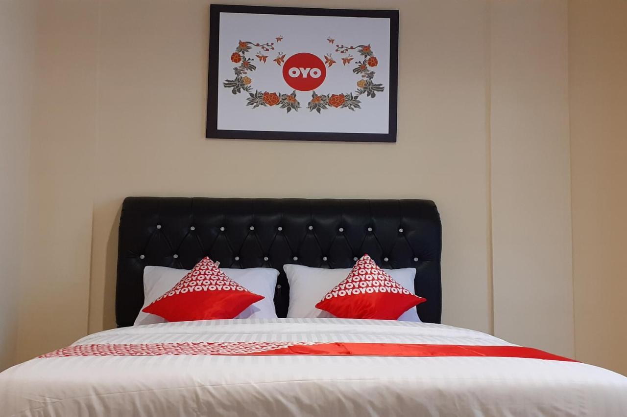 Oyo 1053 Angelyn Home Stay Medan Esterno foto