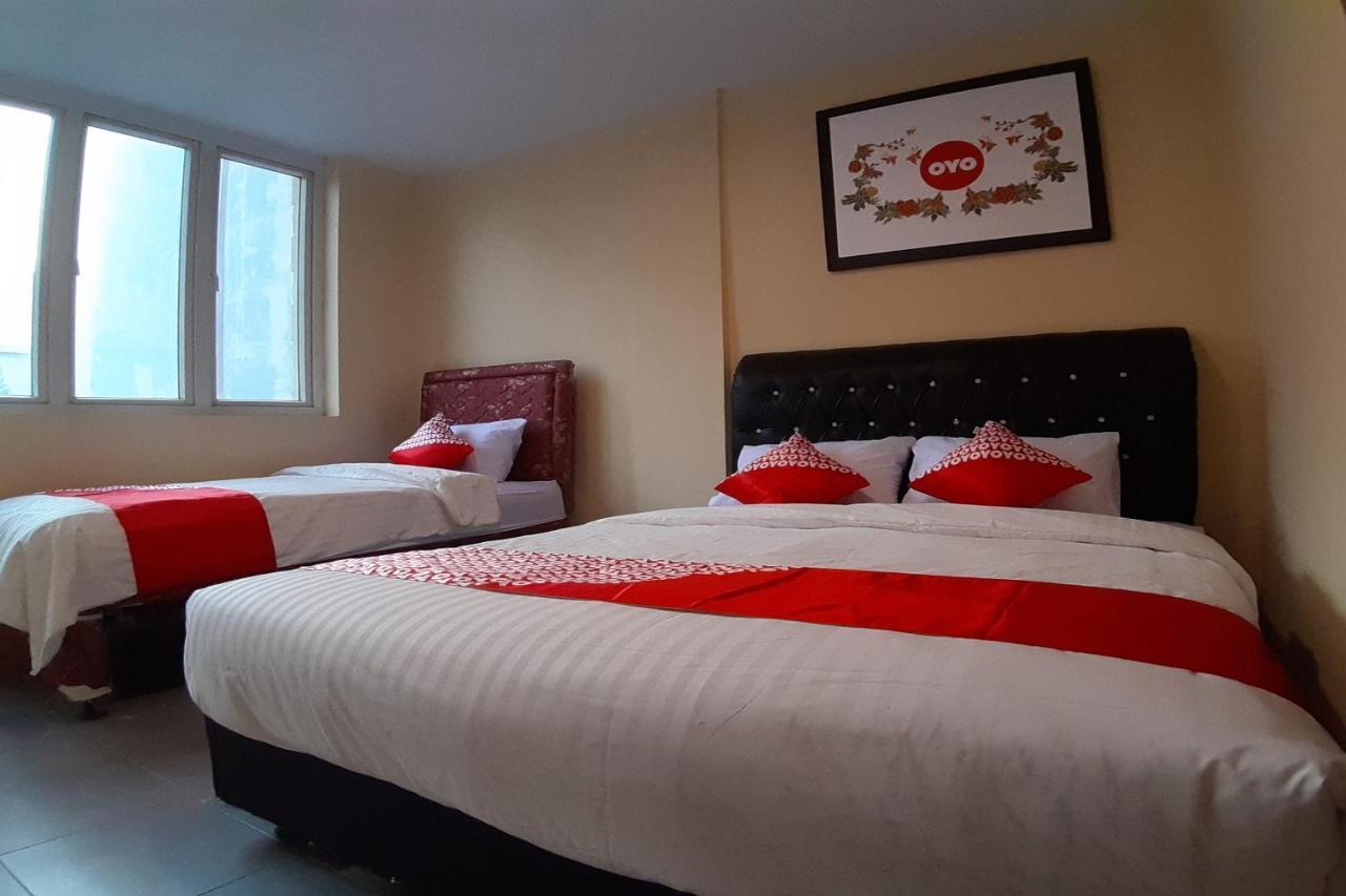 Oyo 1053 Angelyn Home Stay Medan Esterno foto