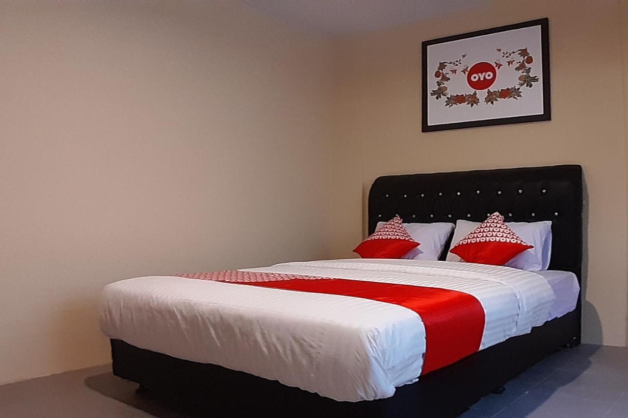 Oyo 1053 Angelyn Home Stay Medan Esterno foto
