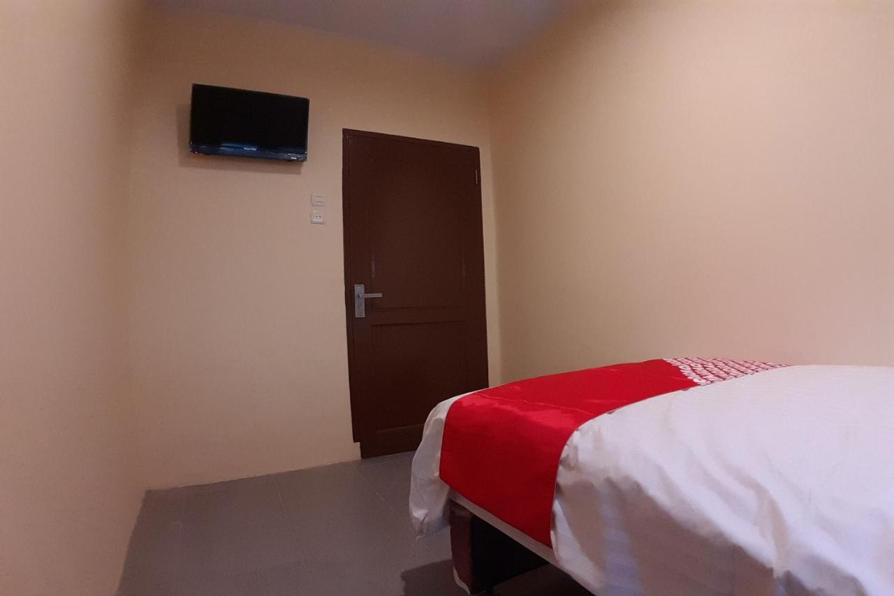 Oyo 1053 Angelyn Home Stay Medan Esterno foto