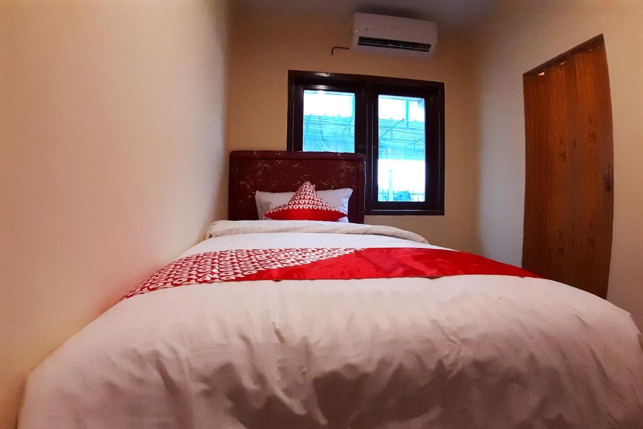 Oyo 1053 Angelyn Home Stay Medan Esterno foto