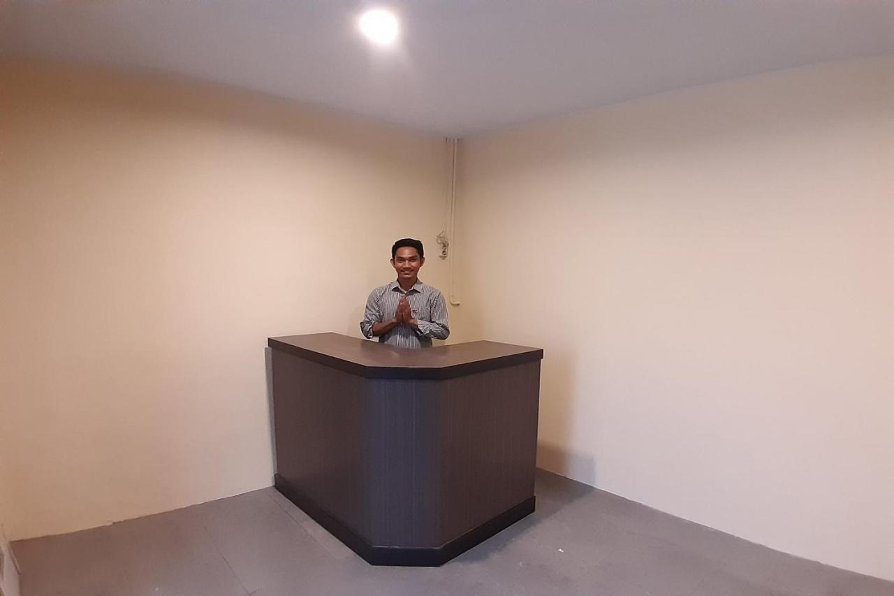 Oyo 1053 Angelyn Home Stay Medan Esterno foto