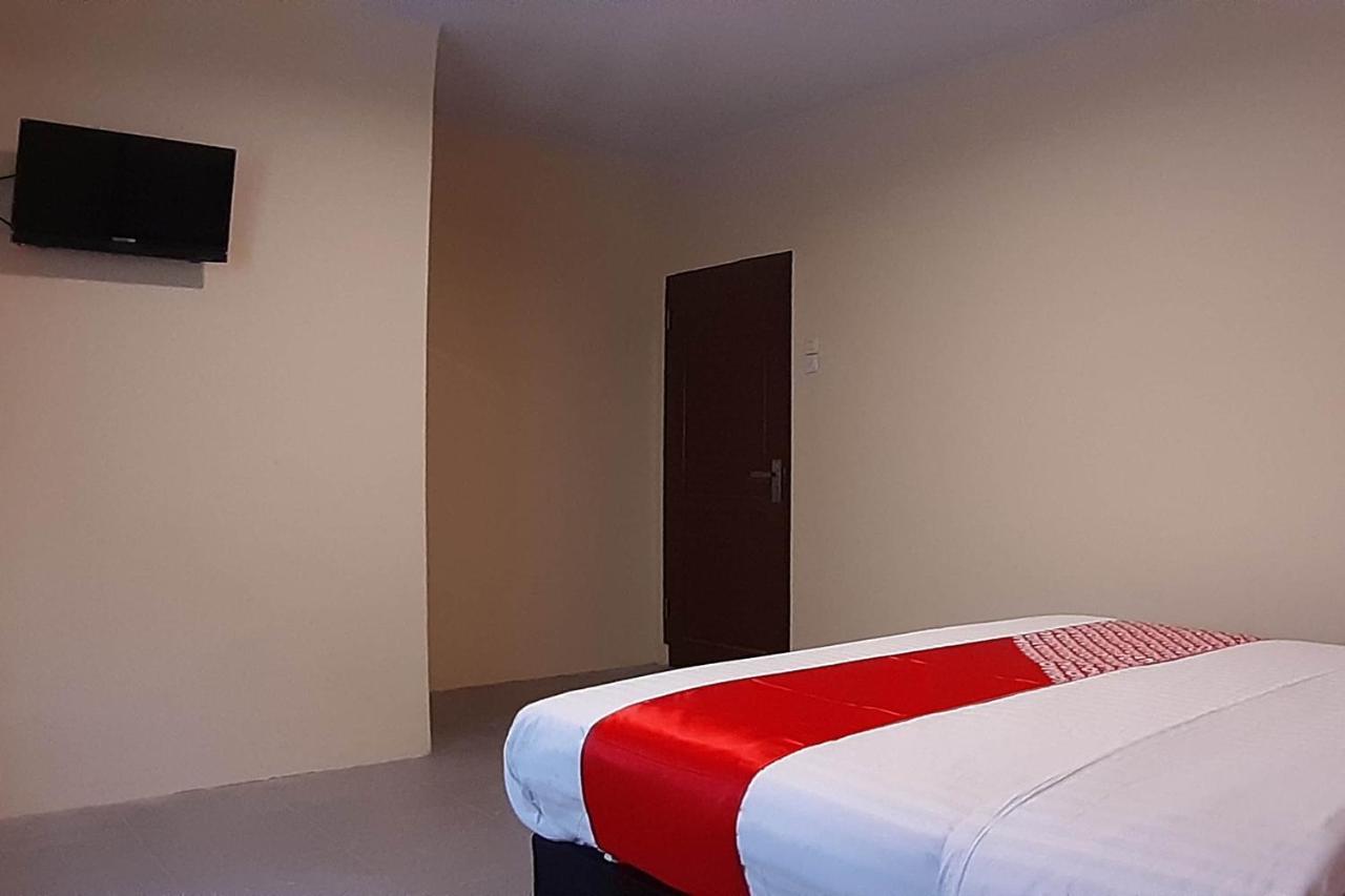 Oyo 1053 Angelyn Home Stay Medan Esterno foto
