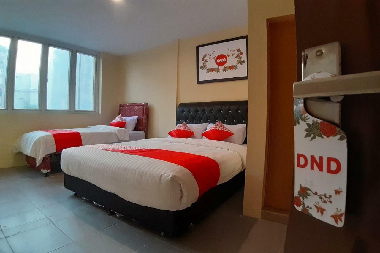 Oyo 1053 Angelyn Home Stay Medan Esterno foto