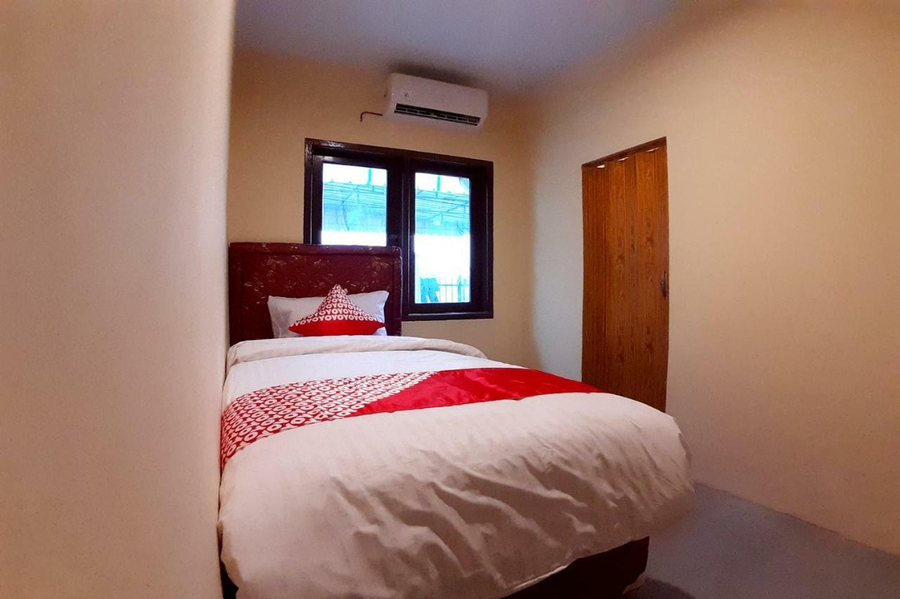 Oyo 1053 Angelyn Home Stay Medan Esterno foto