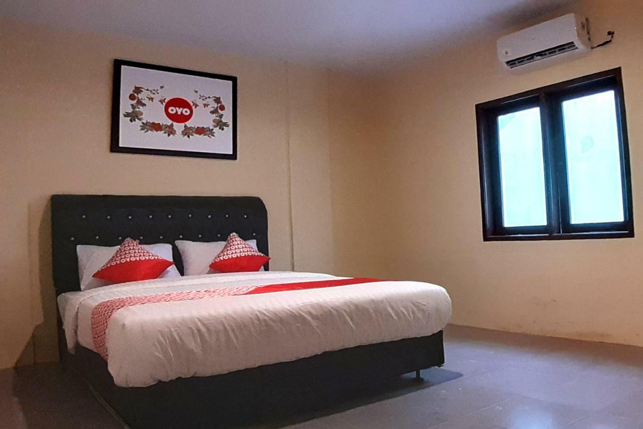 Oyo 1053 Angelyn Home Stay Medan Esterno foto