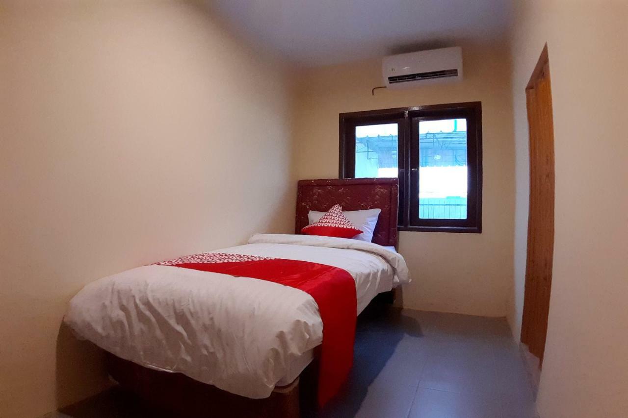 Oyo 1053 Angelyn Home Stay Medan Esterno foto