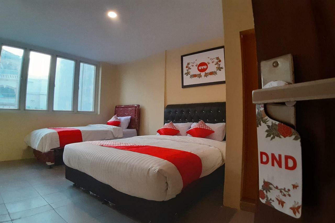 Oyo 1053 Angelyn Home Stay Medan Esterno foto